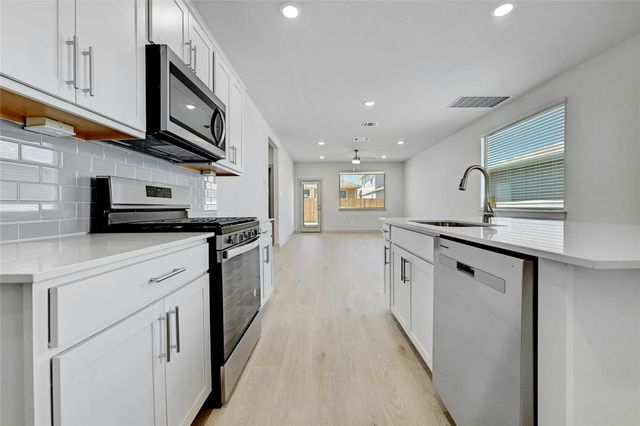 121 NEW HAVEN ST, San Marcos, TX 78666