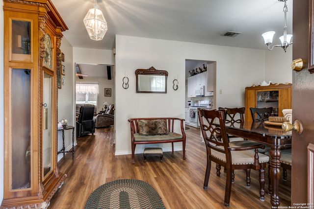 5915 Seneca Dr, Leon Valley, TX 78238