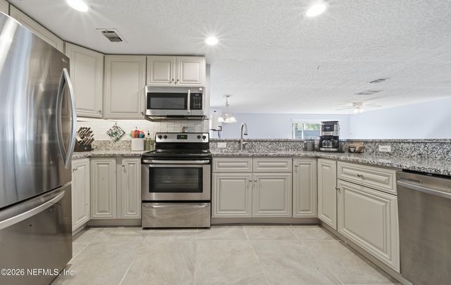 972 DOSTIE Circle, Orange Park, FL 32065