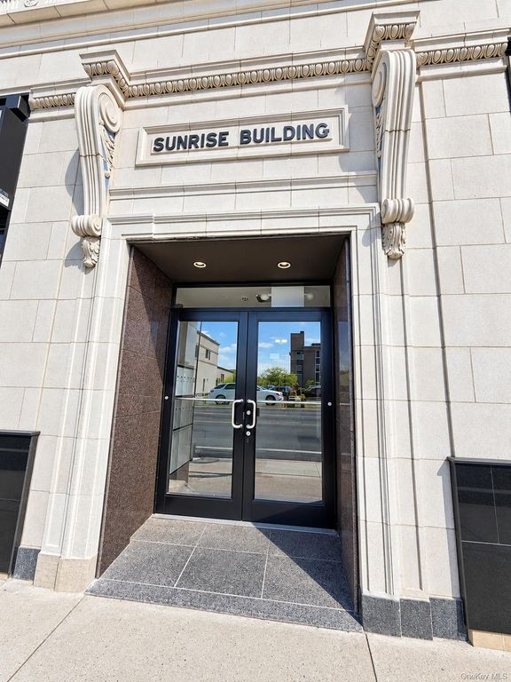 189 Sunrise Highway 304, Rockville Centre, NY 11570 — exterior