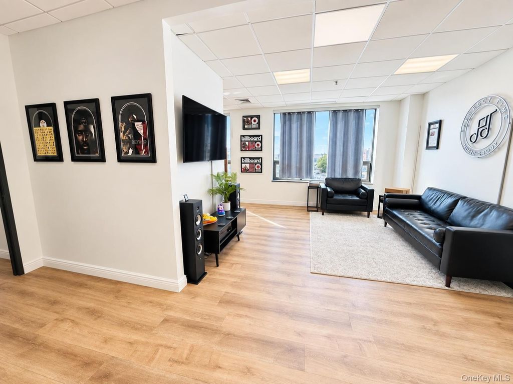 189 Sunrise Highway 304, Rockville Centre, NY 11570 — photo 3