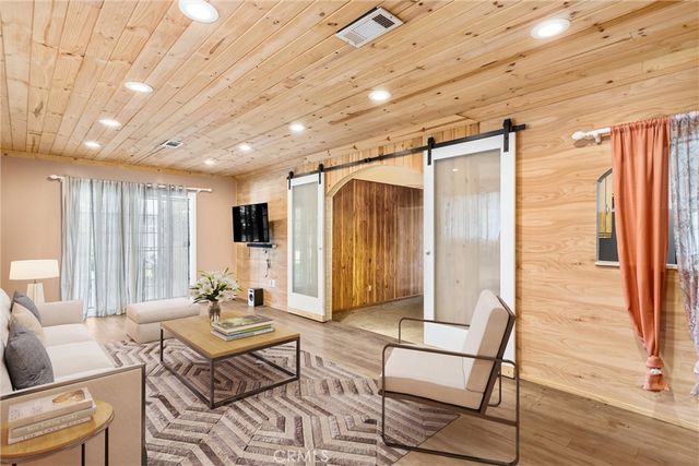 450 W Cromwell, Rialto, CA 92376