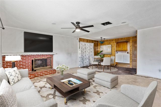 450 W Cromwell, Rialto, CA 92376