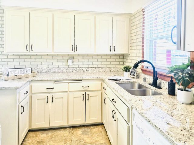 3800 Brooklawn CIRCLE, South Milwaukee, WI 53172