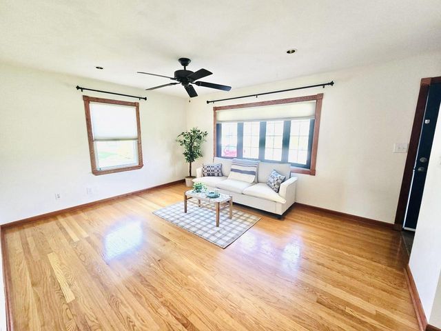 3800 Brooklawn CIRCLE, South Milwaukee, WI 53172