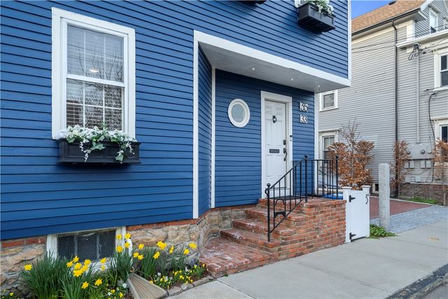 33 Marsh Street, Newport, RI 02840
