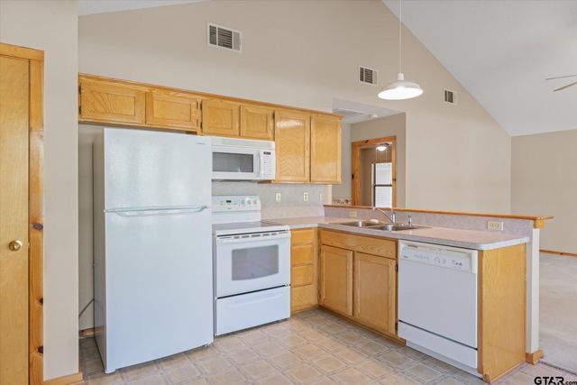 1692 Valleywood Trail, Holly Lake Ranch, TX 75765