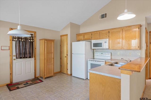 1692 Valleywood Trail, Holly Lake Ranch, TX 75765