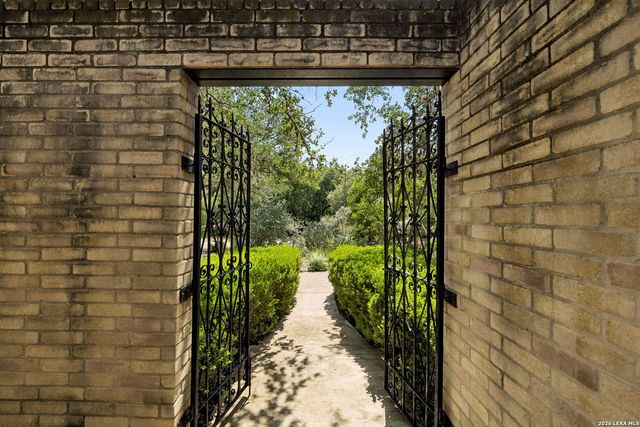 206 Rio Seco St, San Antonio, TX 78232