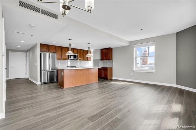 525 W Lafayette Boulevard 18E, Detroit, MI 48226