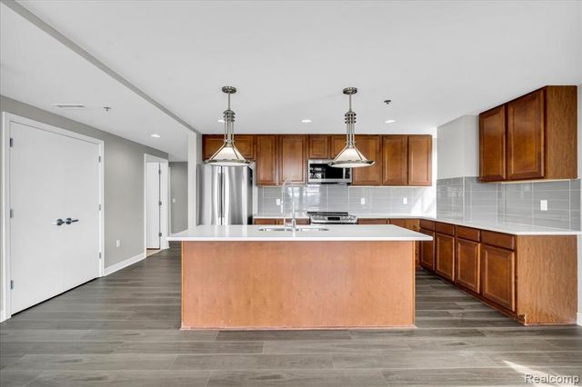 525 W Lafayette Boulevard 18E, Detroit, MI 48226