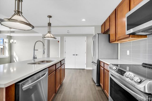 525 W Lafayette Boulevard 18E, Detroit, MI 48226