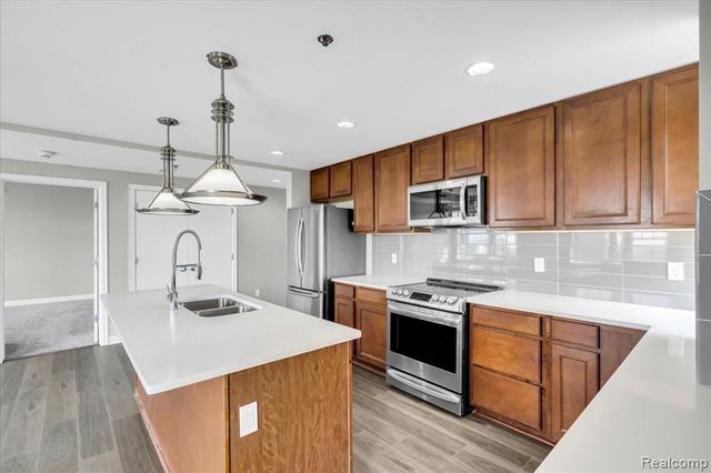 525 W Lafayette Boulevard 18E, Detroit, MI 48226