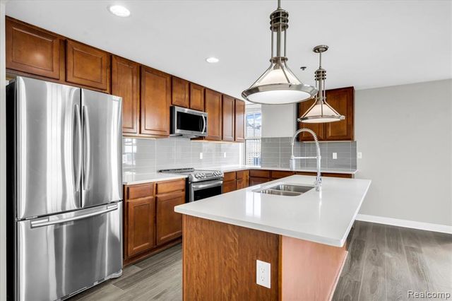 525 W Lafayette Boulevard 18E, Detroit, MI 48226
