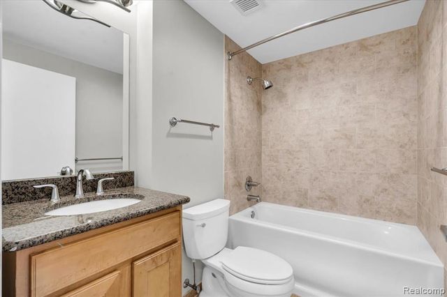 525 W Lafayette Boulevard 18E, Detroit, MI 48226