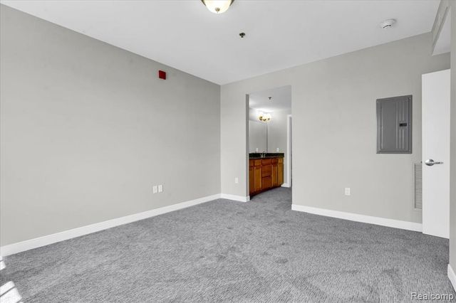 525 W Lafayette Boulevard 18E, Detroit, MI 48226