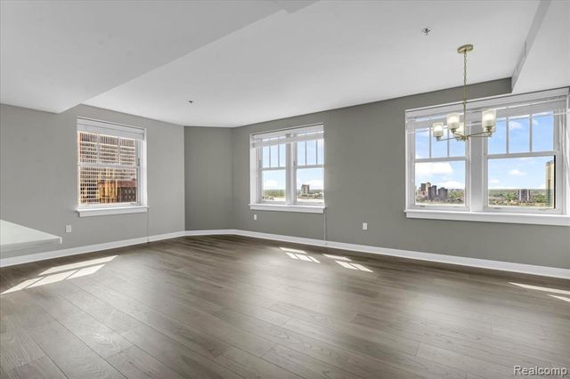 525 W Lafayette Boulevard 18E, Detroit, MI 48226