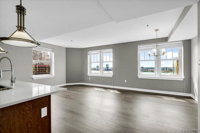 525 W Lafayette Boulevard 18E, Detroit, MI 48226