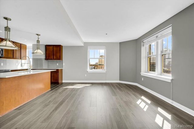 525 W Lafayette Boulevard 18E, Detroit, MI 48226