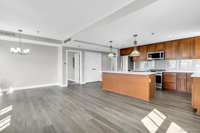 525 W Lafayette Boulevard 18E, Detroit, MI 48226
