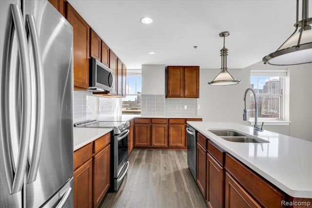 525 W Lafayette Boulevard 18E, Detroit, MI 48226