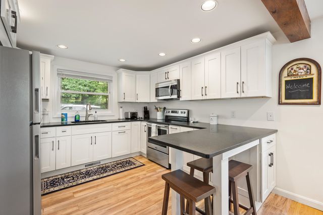 10 Lakeview Drive, Meredith, NH 03253