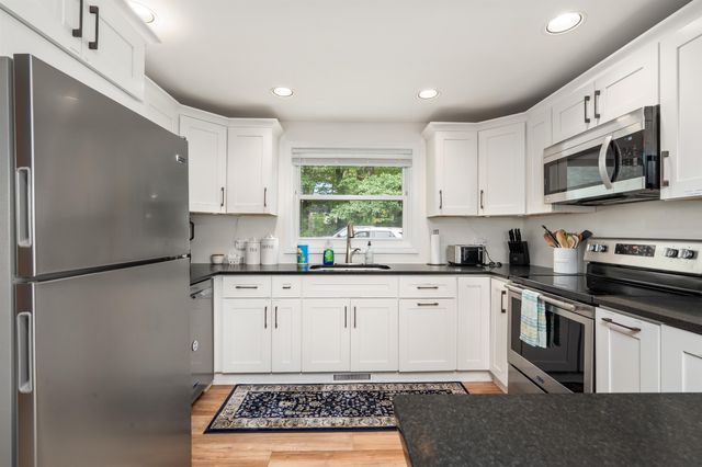 10 Lakeview Drive, Meredith, NH 03253