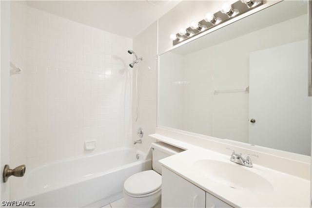7791 Esmeralda WAY 203, Naples, FL 34109