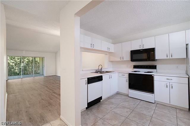 7791 Esmeralda WAY 203, Naples, FL 34109