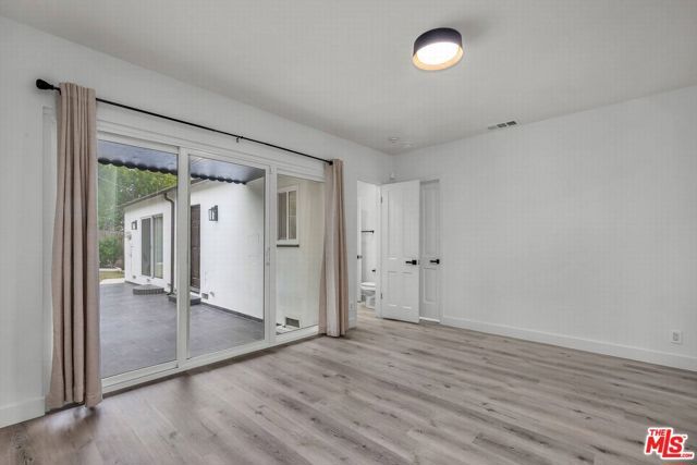 10564 Ashton Avenue, Los Angeles, CA 90024