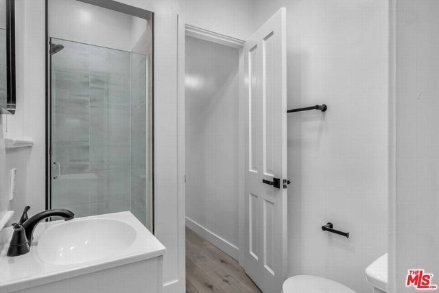 10564 Ashton Avenue, Los Angeles, CA 90024