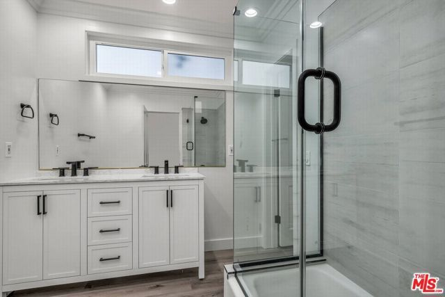 10564 Ashton Avenue, Los Angeles, CA 90024