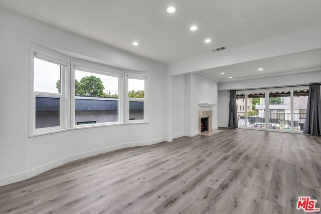 10564 Ashton Avenue, Los Angeles, CA 90024