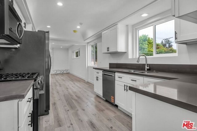 10564 Ashton Avenue, Los Angeles, CA 90024