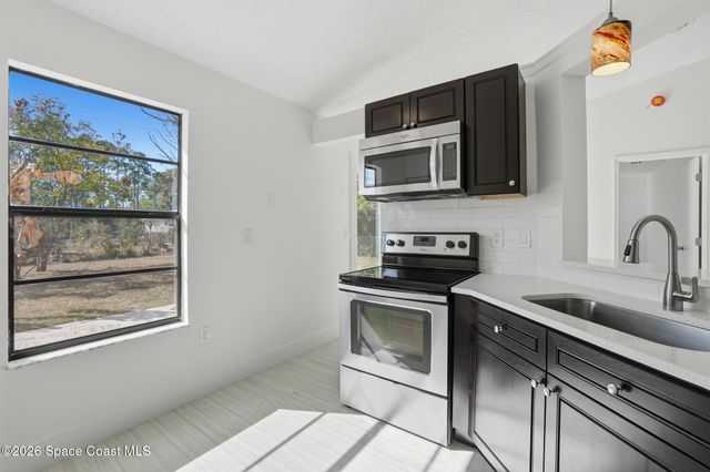 1336 Gingold Street NW, Palm Bay, FL 32907