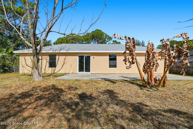 1336 Gingold Street NW, Palm Bay, FL 32907
