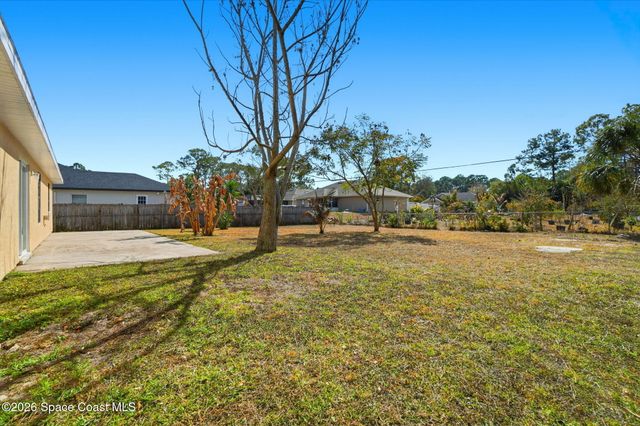 1336 Gingold Street NW, Palm Bay, FL 32907