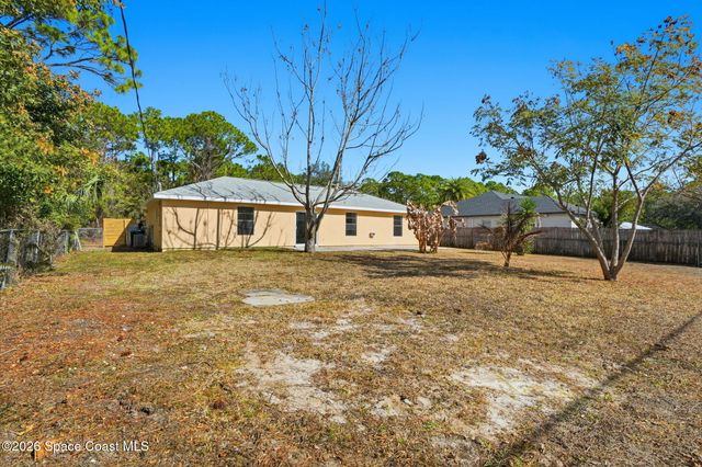 1336 Gingold Street NW, Palm Bay, FL 32907