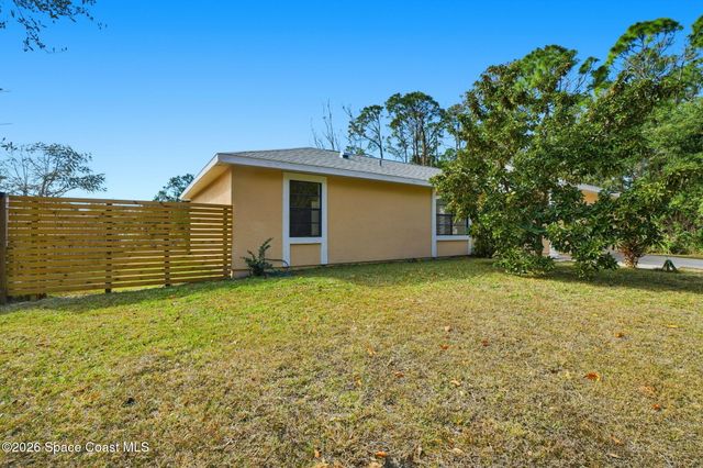 1336 Gingold Street NW, Palm Bay, FL 32907