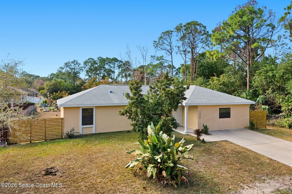 1336 Gingold Street NW, Palm Bay, FL 32907