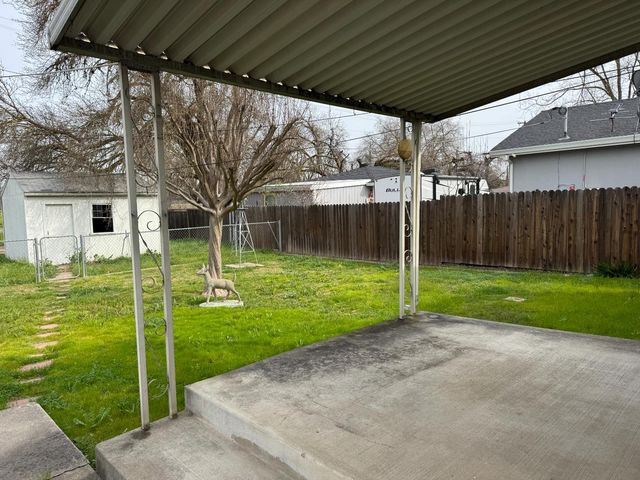 187 Bay Dr, Sacramento, CA 95815