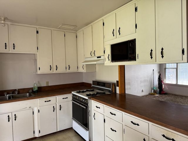 187 Bay Dr, Sacramento, CA 95815