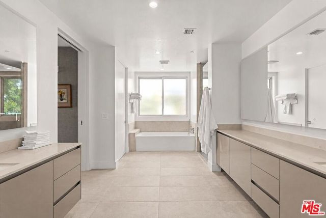728 N Sweetzer Avenue 403, West Hollywood, CA 90069
