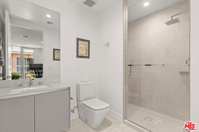 728 N Sweetzer Avenue 403, West Hollywood, CA 90069