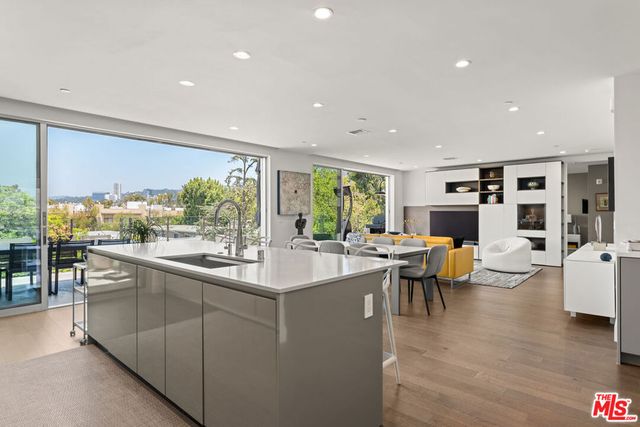 728 N Sweetzer Avenue 403, West Hollywood, CA 90069