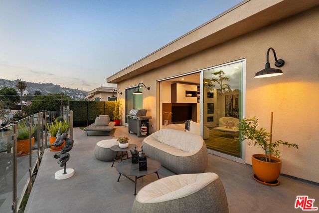 728 N Sweetzer Avenue 403, West Hollywood, CA 90069