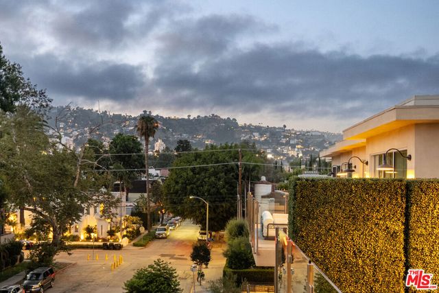 728 N Sweetzer Avenue 403, West Hollywood, CA 90069