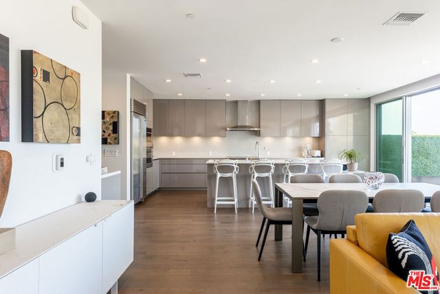 728 N Sweetzer Avenue 403, West Hollywood, CA 90069