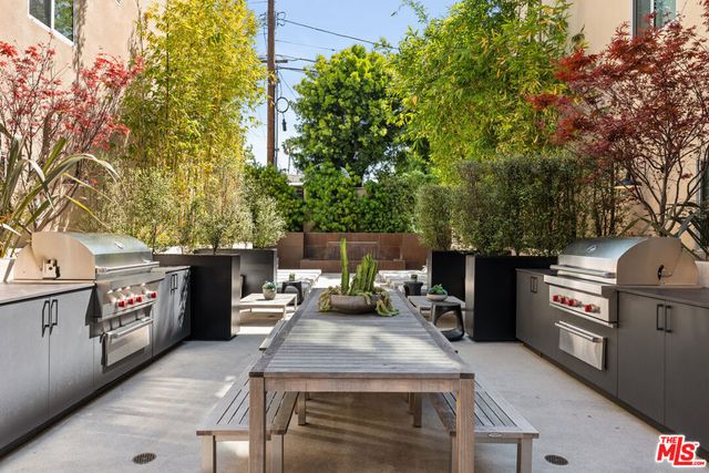 728 N Sweetzer Avenue 403, West Hollywood, CA 90069