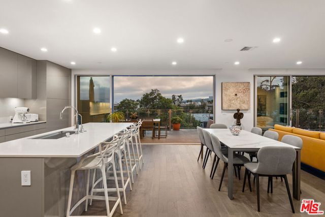 728 N Sweetzer Avenue 403, West Hollywood, CA 90069